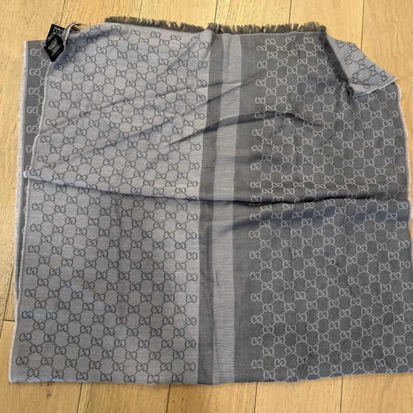 GUCCI Wool Silk Monogram GGWeblong Fringe Scarf Shawl “Pearl Medium Grey” - Picture 8 of 9